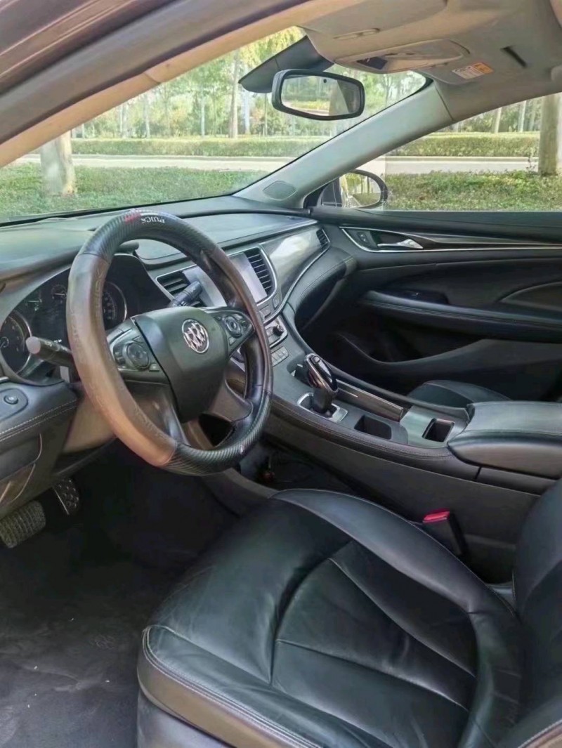 枣庄17年别克君越8