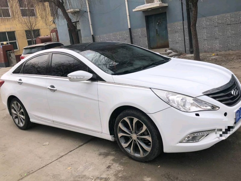 保定13年现代索纳塔八3