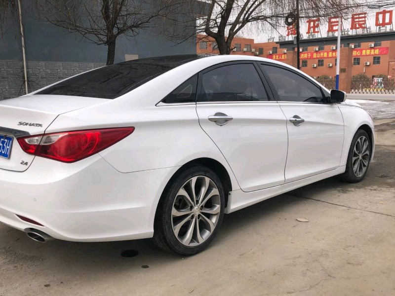 保定13年现代索纳塔八5