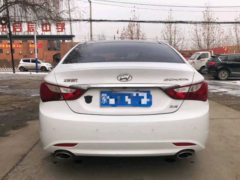 保定13年现代索纳塔八9