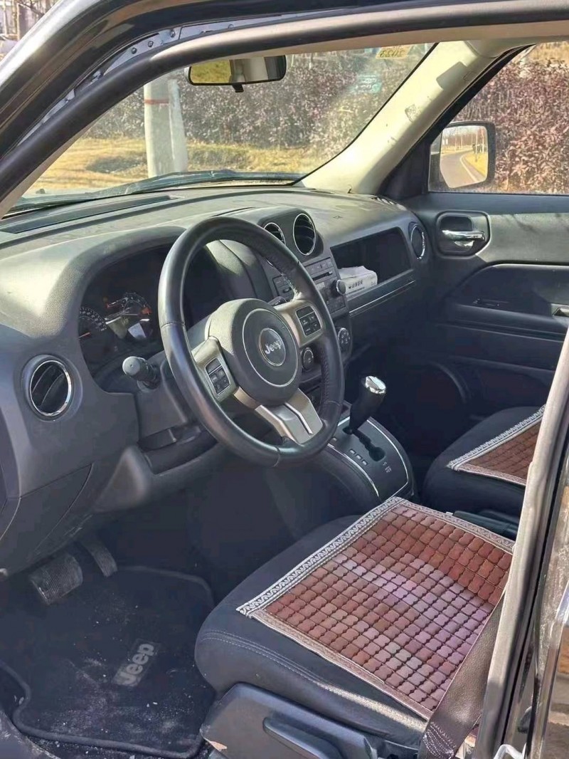 聊城15年Jeep自由客9