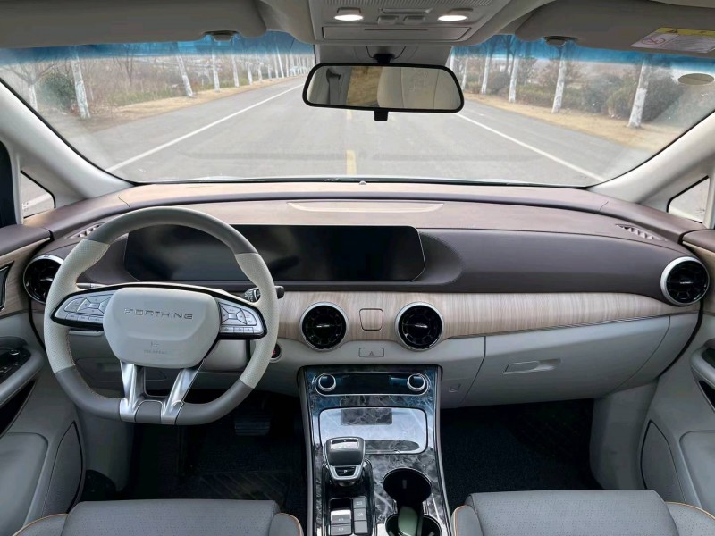 徐州23年东风风行游艇5