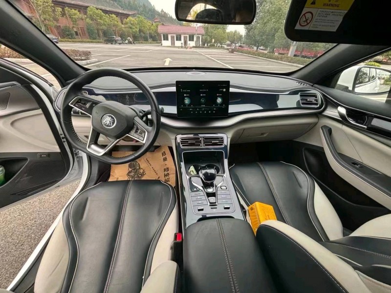 重庆22年比亚迪秦8