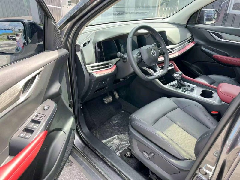 宜昌21年長安汽車CS557