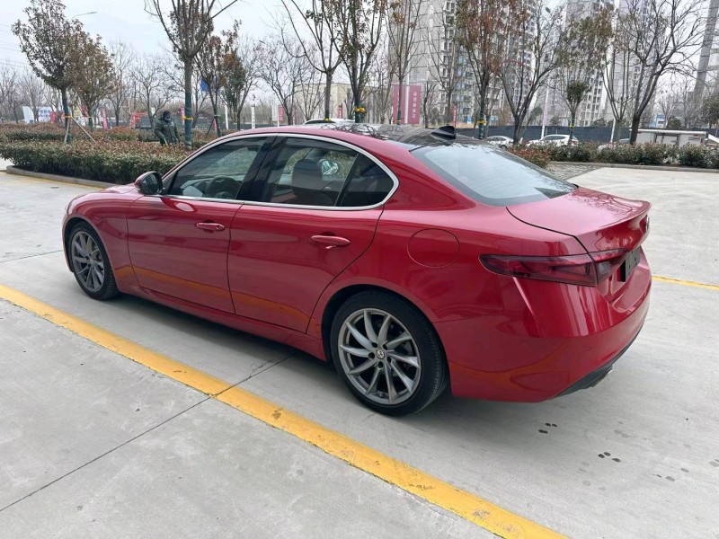 淄博17年阿尔法·罗密欧Giulia7