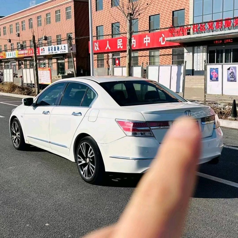 聊城13年本田雅阁3