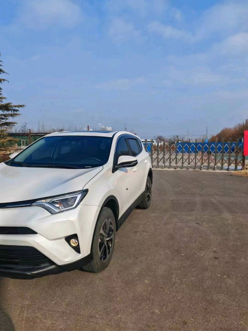 枣庄19年丰田RAV4荣放4