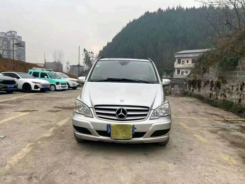 重庆12年奔驰唯雅诺1