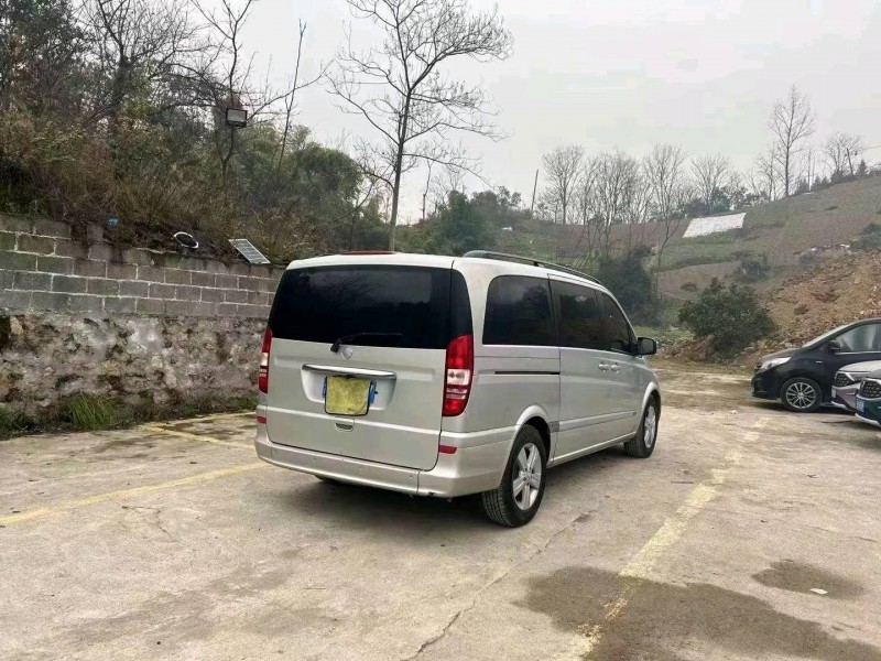 重庆12年奔驰唯雅诺4
