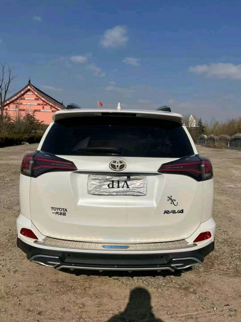 枣庄17年丰田RAV4荣放8