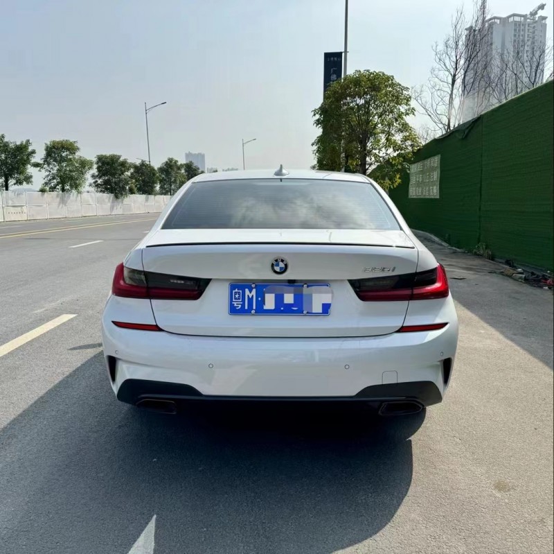 广州22年宝马3系9