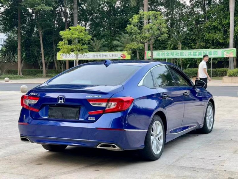 东莞18年本田雅阁7