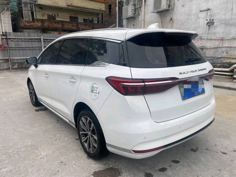 广州21年比亚迪宋8