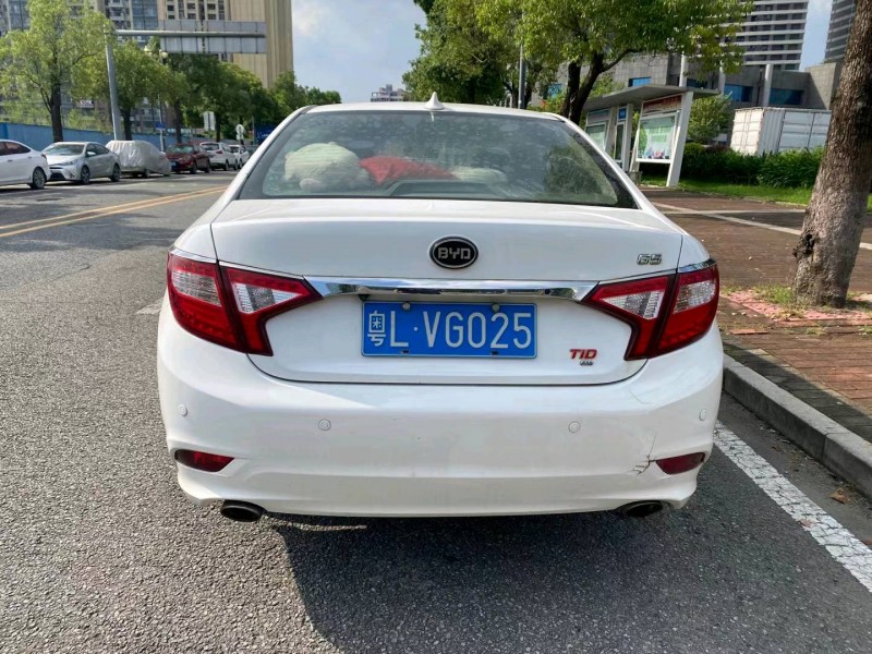 东莞15年比亚迪速锐9