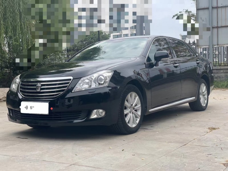 济宁11年丰田皇冠3