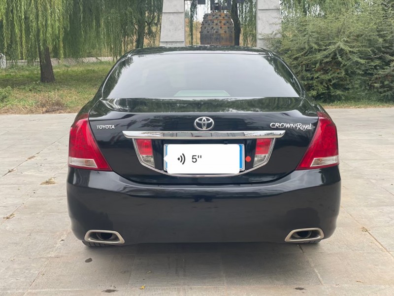 济宁11年丰田皇冠9