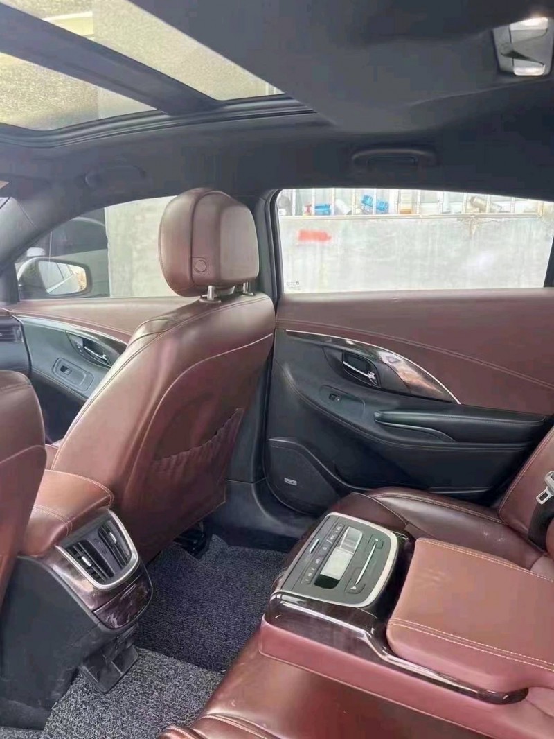 青岛15年别克君越6