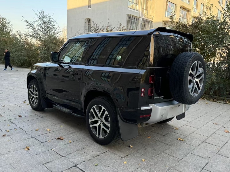 邯郸23年路虎卫士2