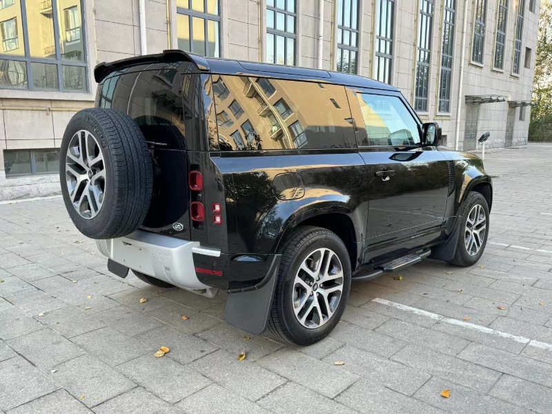 邯郸23年路虎卫士7