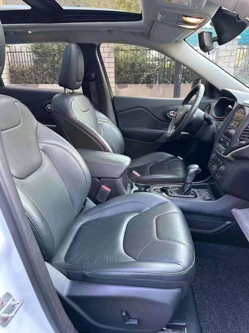 广州20年Jeep自由光9