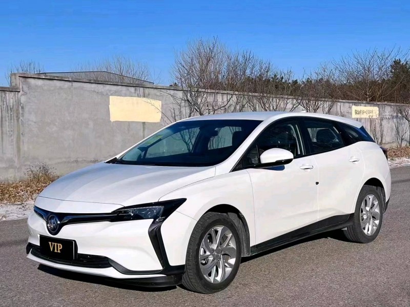 青岛23年别克微蓝8