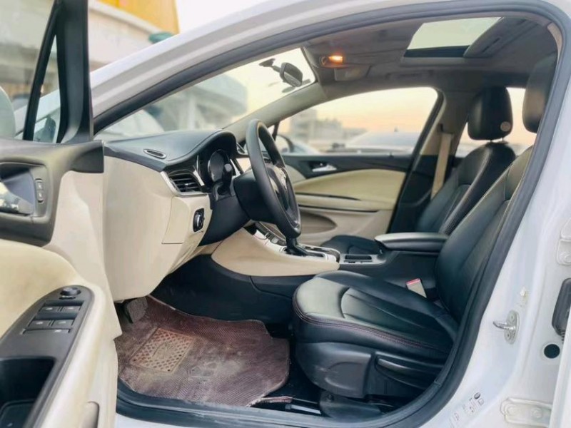 东莞17年别克威朗5