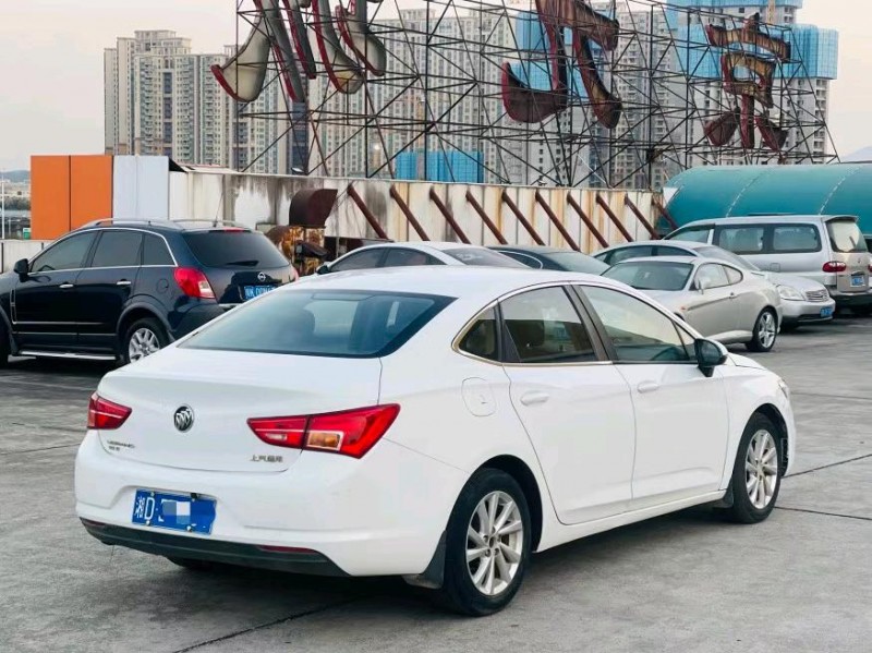 东莞17年别克威朗7