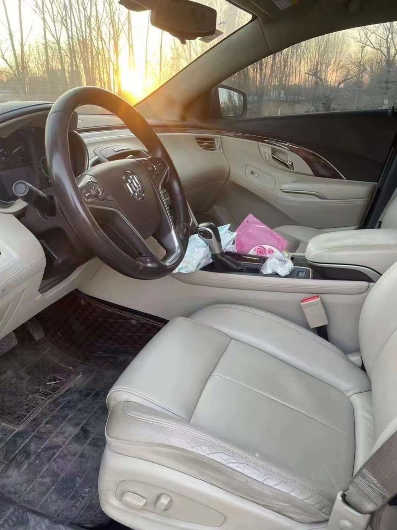 济宁14年别克君越6