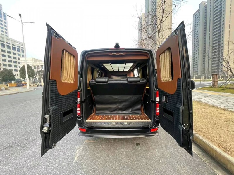 武汉17年奔驰斯宾特9