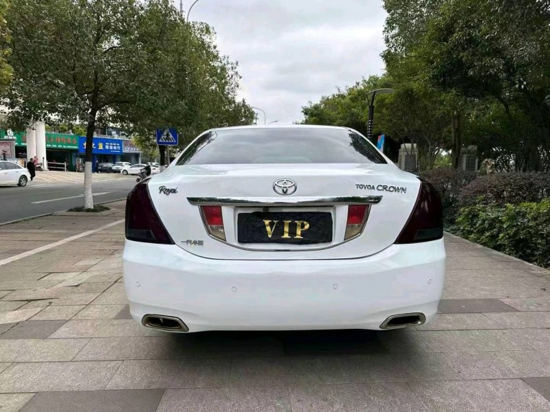 嘉兴11年丰田皇冠5