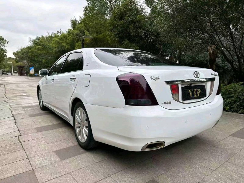 嘉兴11年丰田皇冠7