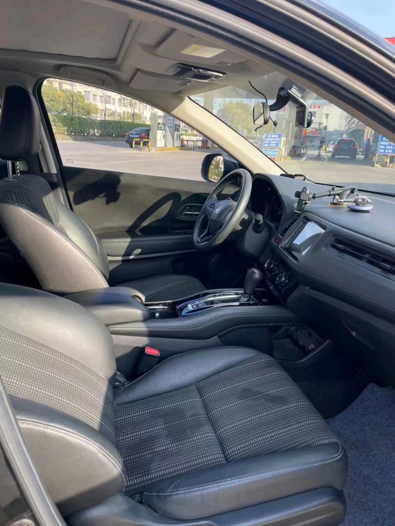 深圳17年本田缤智8