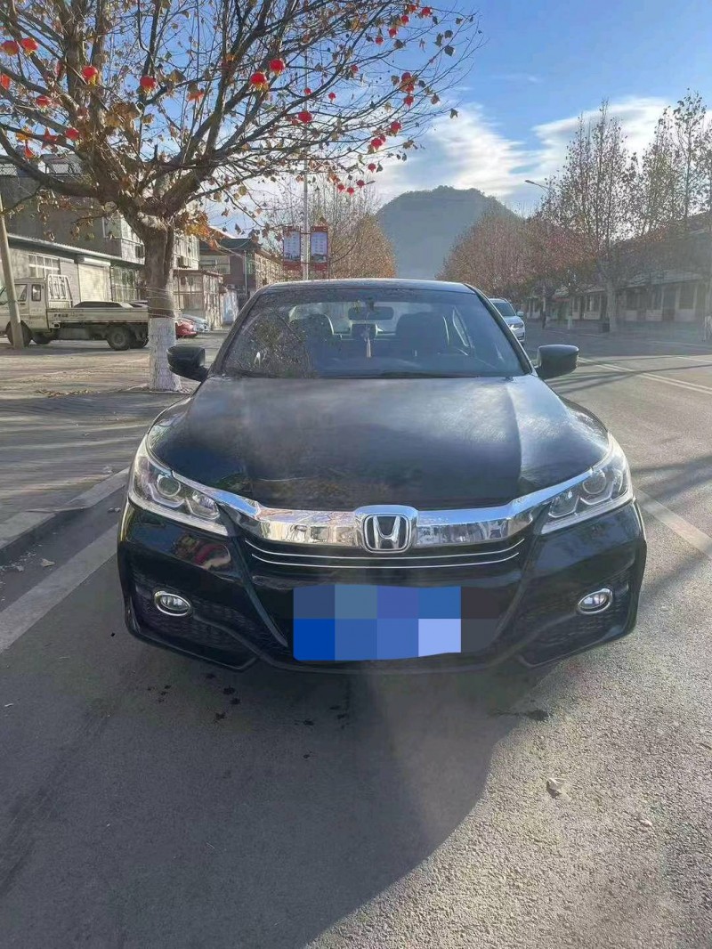 邢台17年本田雅阁1