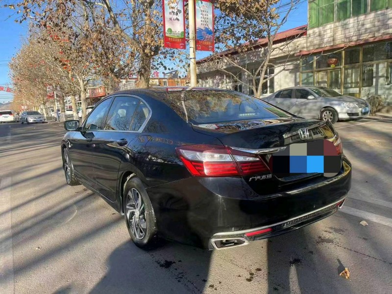 邢台17年本田雅阁3