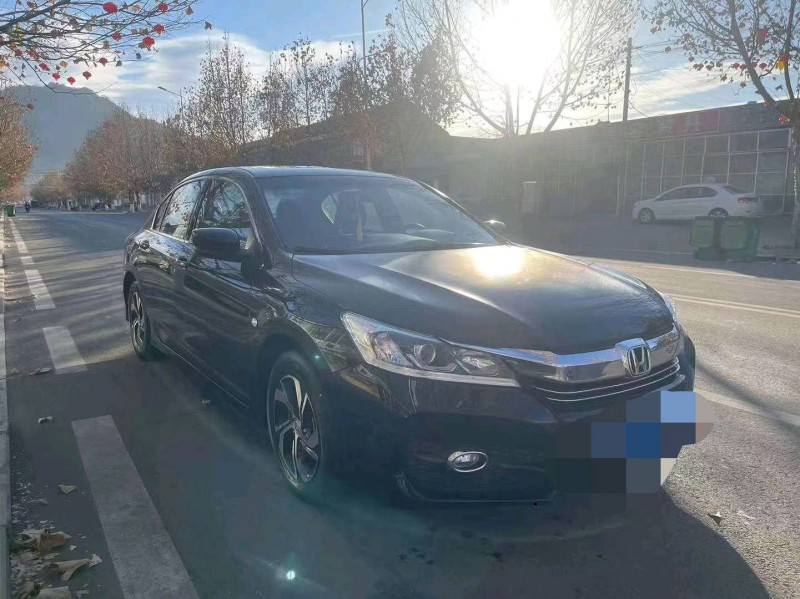 邢台17年本田雅阁4