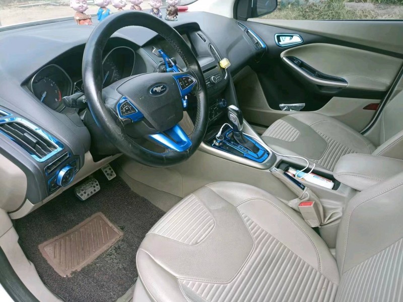 青岛16年福特福克斯2