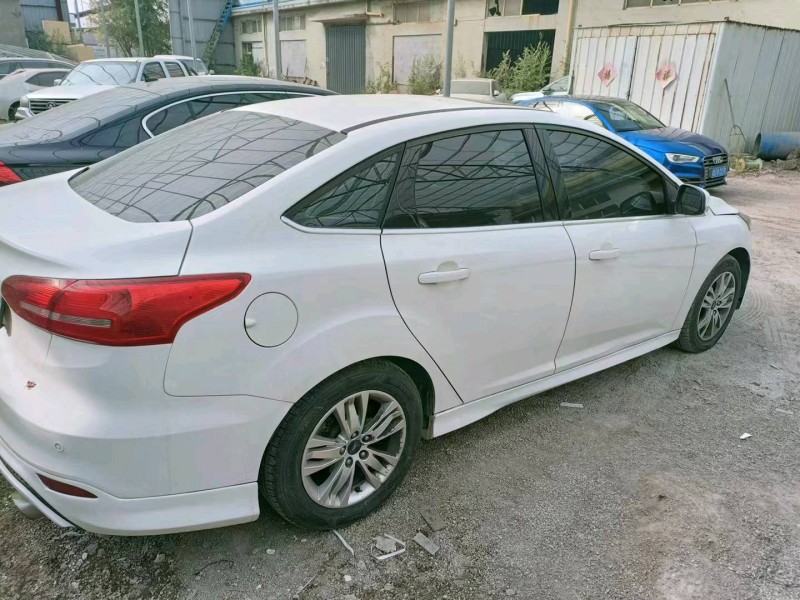 青岛16年福特福克斯3