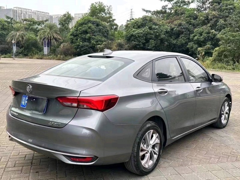 汕头21年别克威朗8