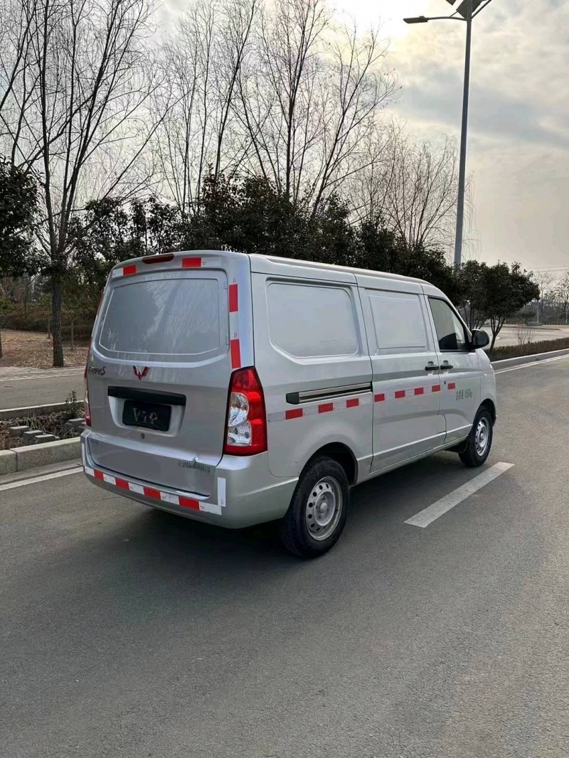 棗莊22年五菱汽車榮光8