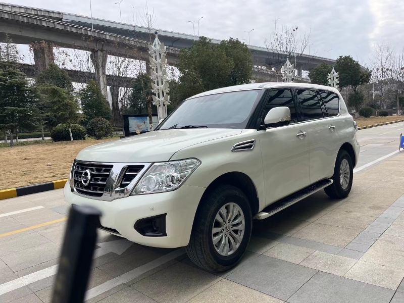 武汉18年日产途乐3