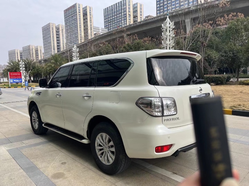 武汉18年日产途乐4