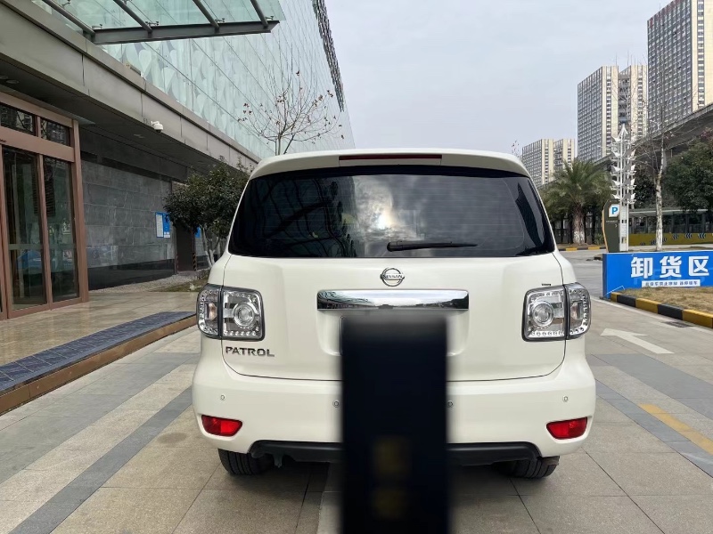 武汉18年日产途乐6