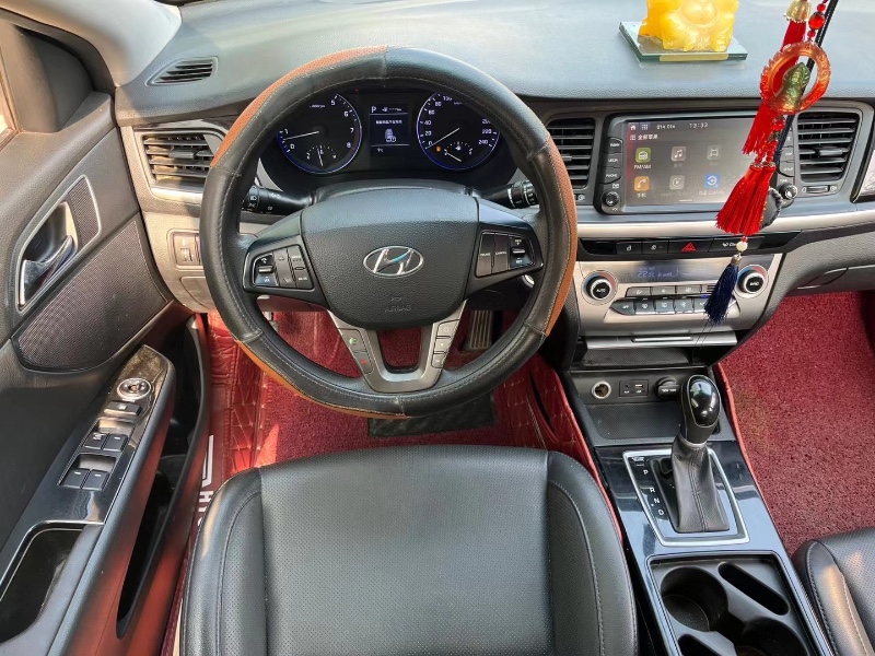 武汉18年现代名图8