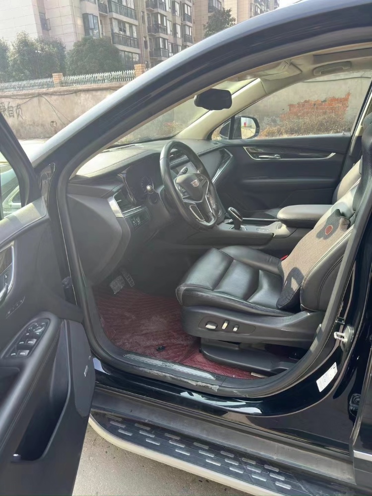 武汉17年凯迪拉克XT52