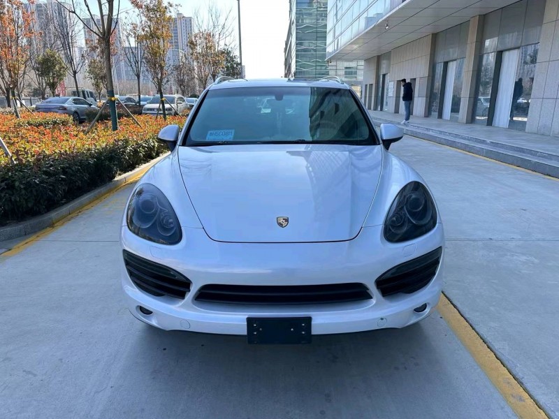 济宁17年保时捷卡宴1