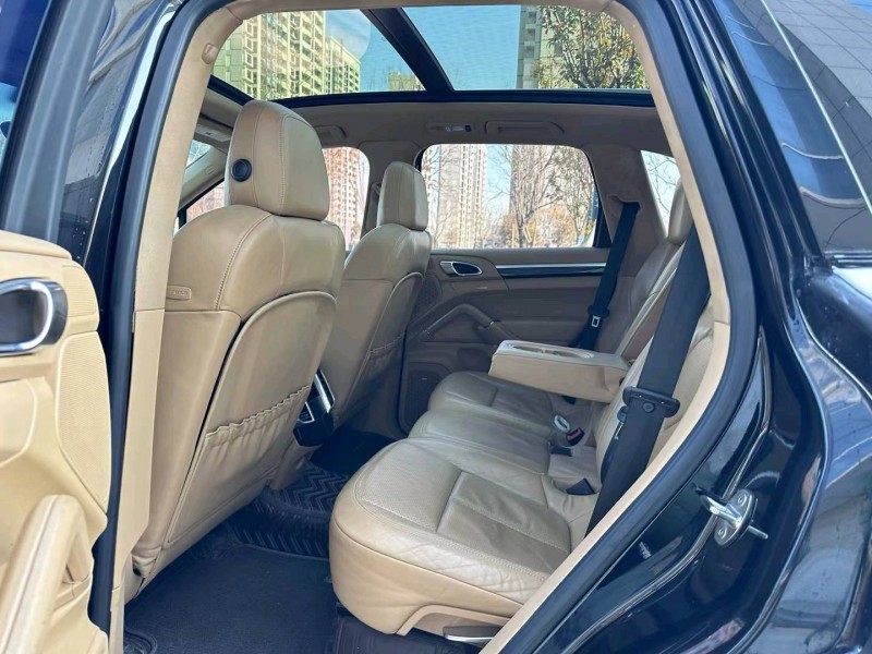 济宁17年保时捷卡宴5