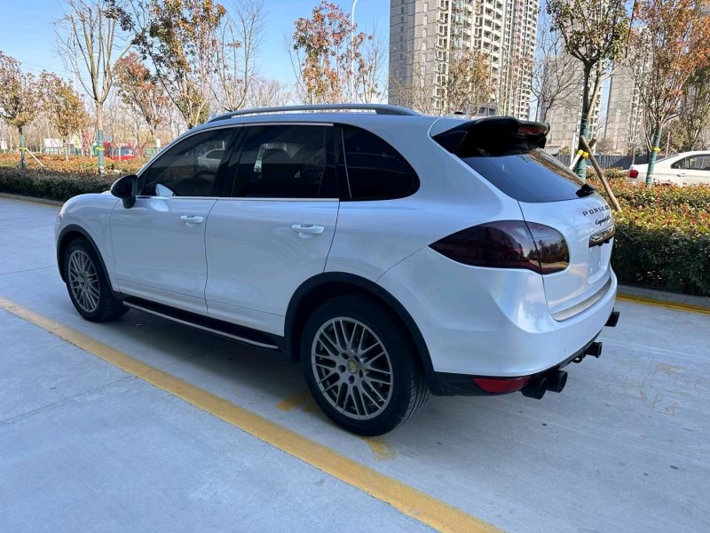 济宁17年保时捷卡宴8