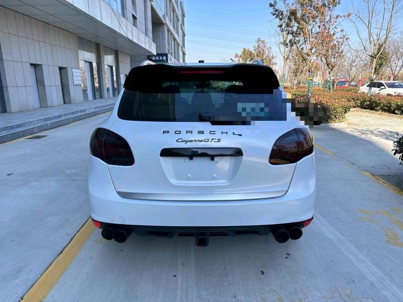 济宁17年保时捷卡宴9