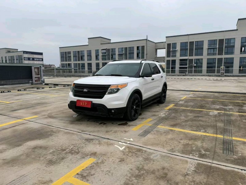 台州15年福特探险者3