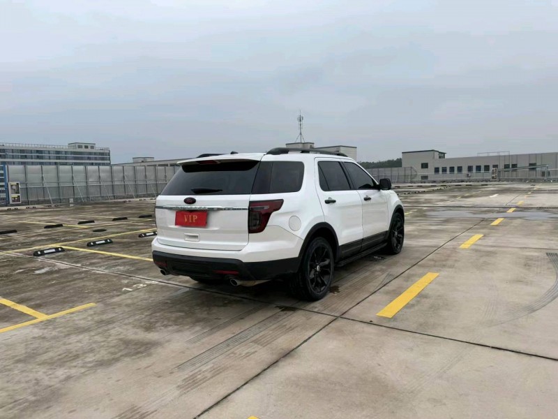 台州15年福特探险者4